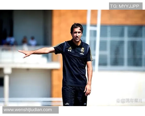 足球明星转会真实照片曝光引发球迷热议与关注